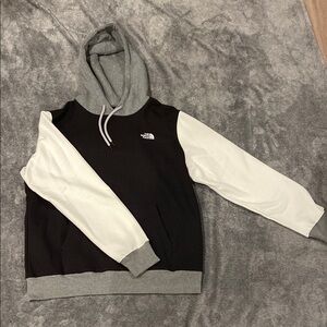 The North Face Men's Black and Gray Sweater